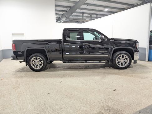 Used 2018 GMC Sierra 1500 SLT w/ SLT Premium Package image 2