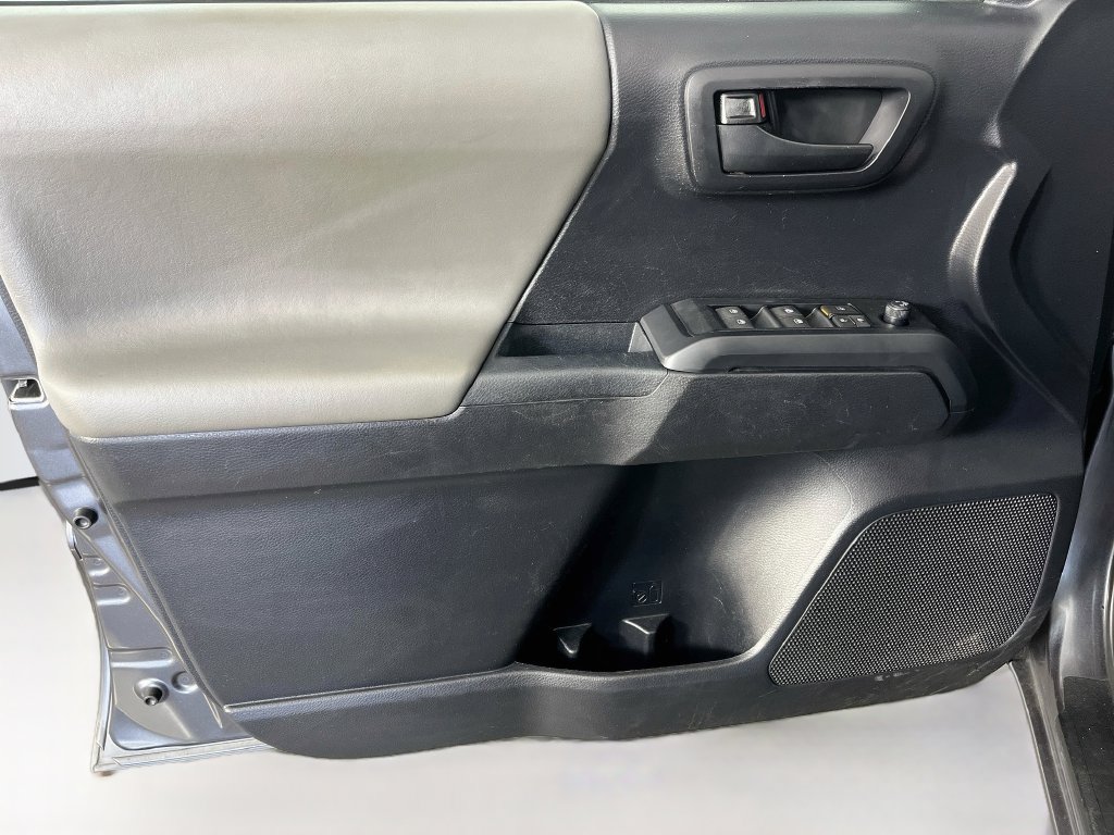 Used 2021 Toyota Tacoma SR AWD/4WD image 23