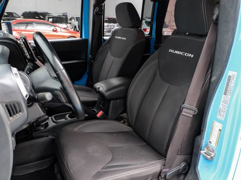 Used 2017 Jeep Wrangler Unlimited Rubicon w/ Connectivity Group AWD/4WD image 31