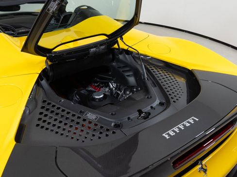 Used 2023 Ferrari SF90 Spider image 26