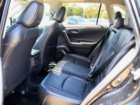 Used 2019 Toyota RAV4 Limited FWD image 11