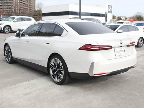 Used 2025 BMW i5 xDrive40 w/ Premium Package image 5