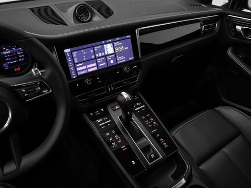 Certified 2026 Porsche Macan AWD/4WD image 33