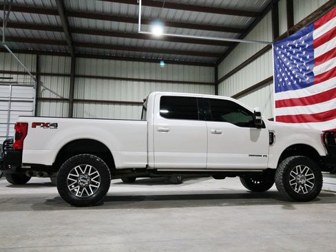 Used 2019 Ford F250 Lariat w/ Lariat Ultimate Package AWD/4WD image 13
