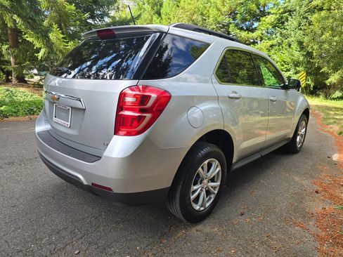 Used 2017 Chevrolet Equinox LT FWD image 6