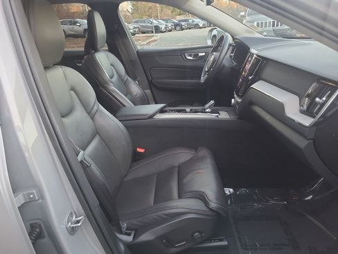 Used 2022 Volvo XC60 B5 Inscription w/ Climate Package image 18