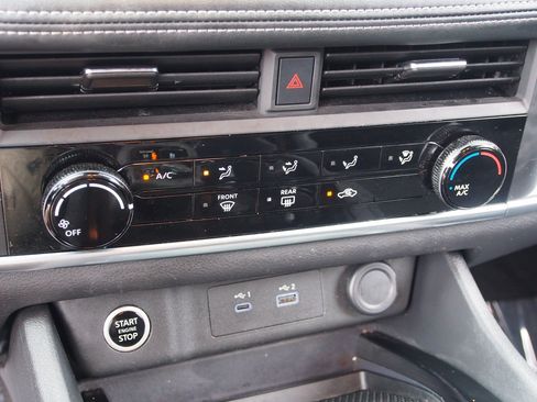 Used 2023 Nissan Rogue S FWD image 25