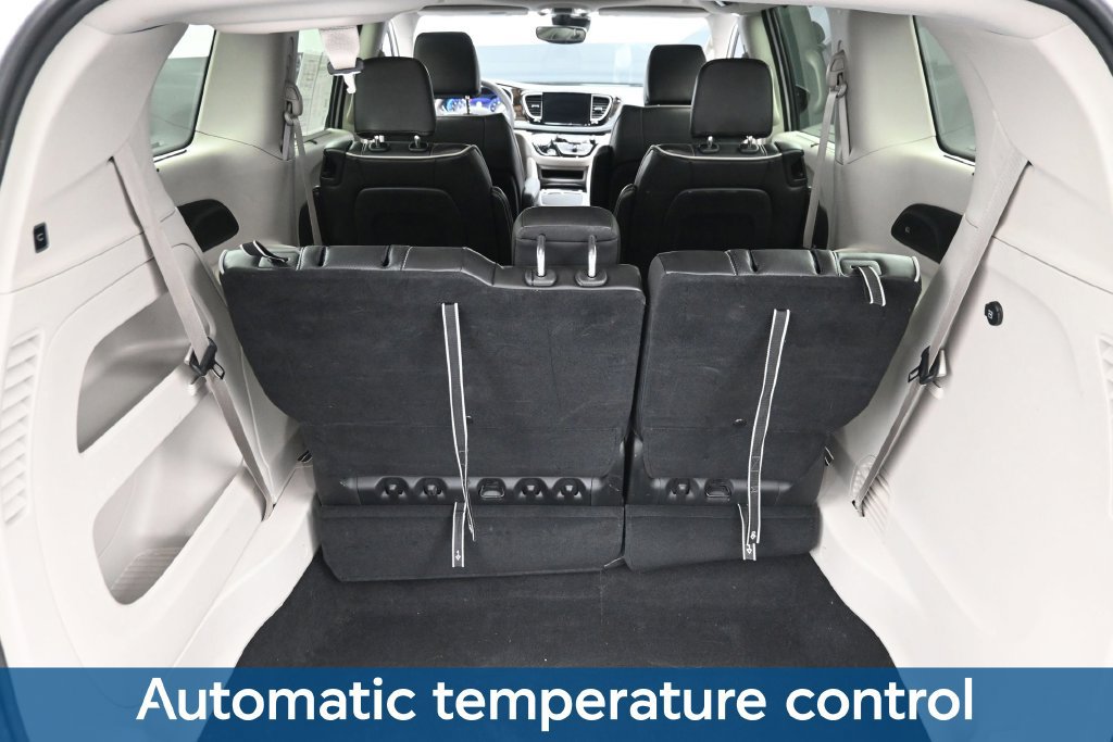 Used 2024 Chrysler Pacifica Limited FWD image 13