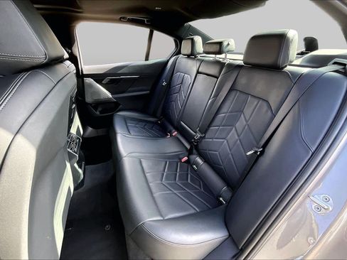Used 2024 BMW 530i RWD image 18