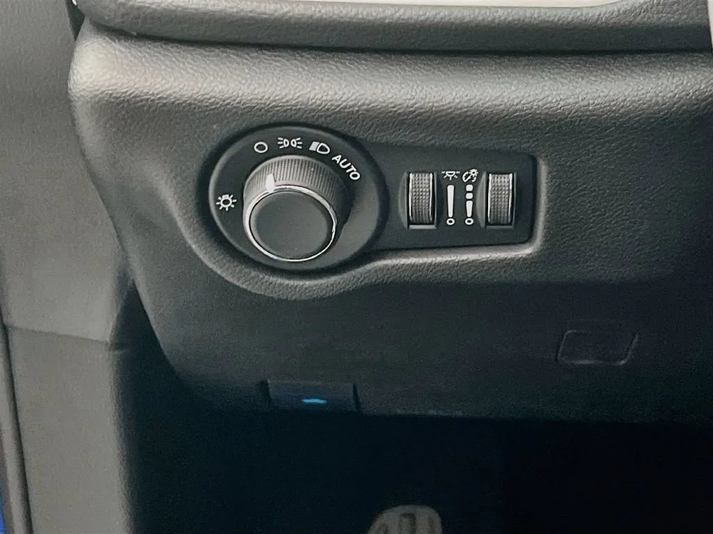 New 2027 Chrysler Pacifica Select FWD image 11