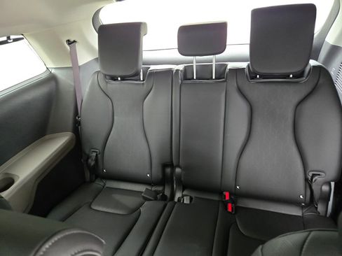 New 2026 Kia Carnival EX image 20