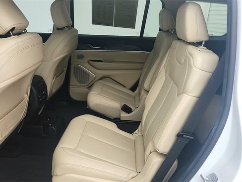 Used 2022 Jeep Grand Cherokee L Limited image 27