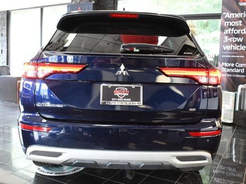Used 2023 Mitsubishi Outlander SE AWD/4WD image 14