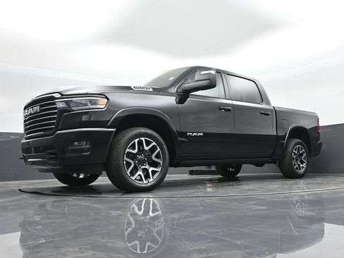 Used 2025 RAM 1500 Laramie AWD/4WD image 43