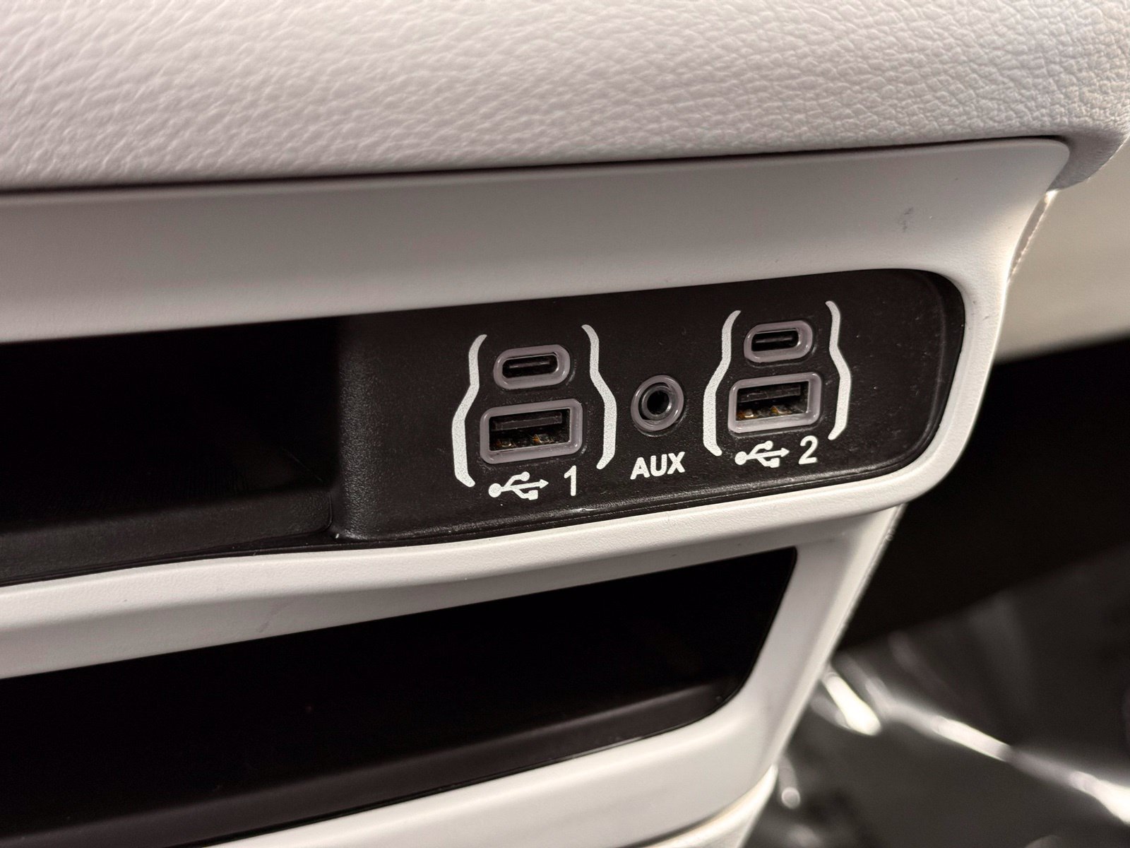 Used 2023 Chrysler Pacifica Touring-L FWD image 47