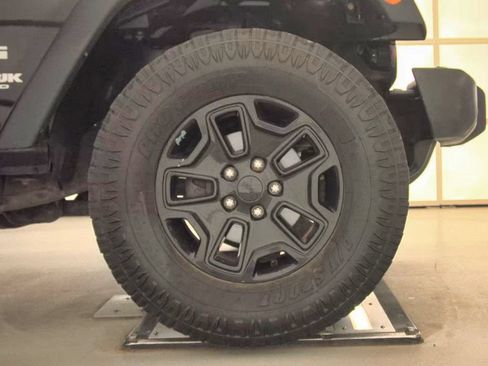 Used 2018 Jeep Wrangler Unlimited Sport w/ Connectivity Group AWD/4WD image 22