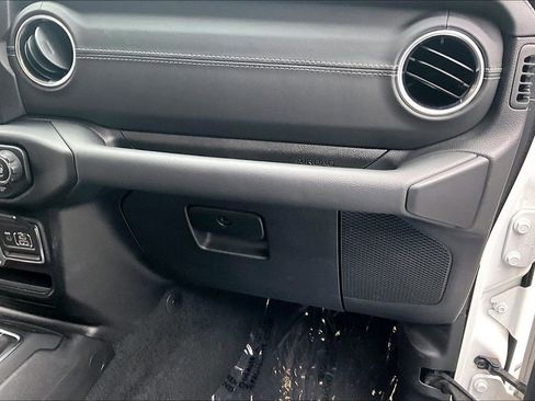 Used 2022 Jeep Wrangler Unlimited Sahara 4xe image 26