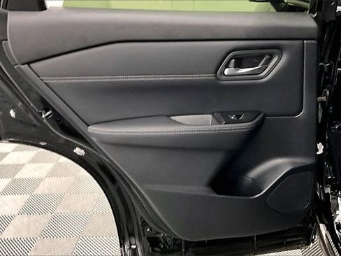 New 2025 Nissan Rogue SL image 31