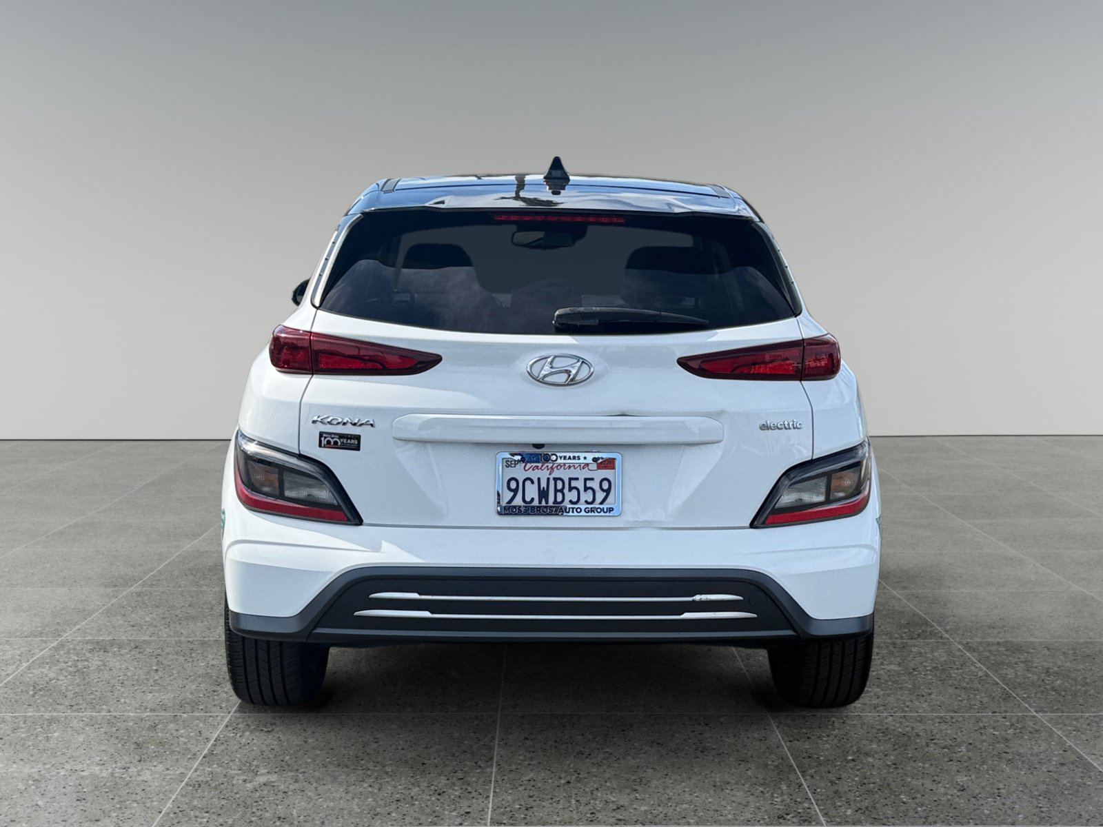 Used 2023 Hyundai Kona SE w/ Cargo Package FWD image 4