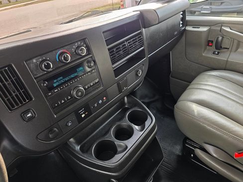 Used 2019 Chevrolet Express 2500 Extended image 17
