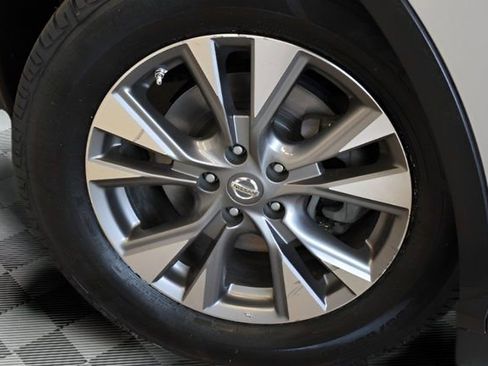 Used 2018 Nissan Murano SV image 14