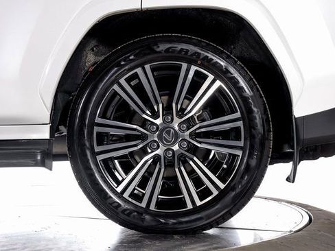 Used 2025 Lexus LX 600 4WD w/ Accessory Package (2T) image 15