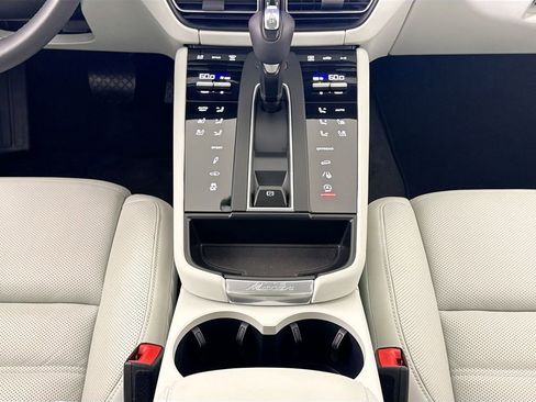 Used 2025 Porsche Macan S image 12