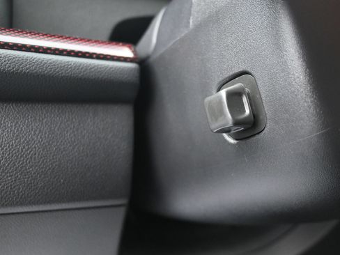 Used 2024 Chevrolet Traverse RS FWD image 14