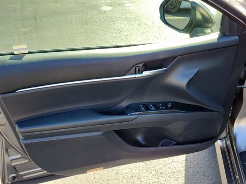 Used 2018 Toyota Camry LE image 15