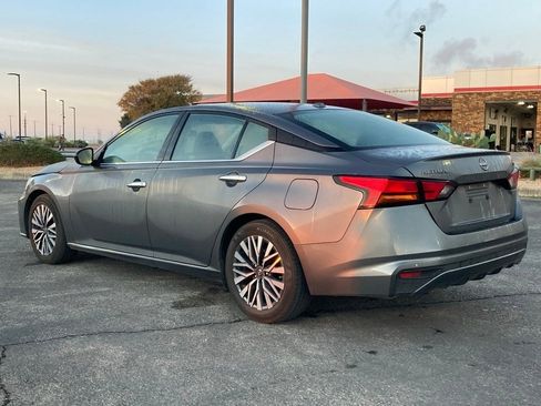 Used 2024 Nissan Altima 2.5 SV image 7
