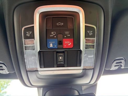 Used 2023 RAM 1500 Laramie AWD/4WD image 32