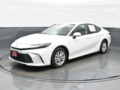 Used 2025 Toyota Camry LE w/ Convenience Package AWD/4WD image 2