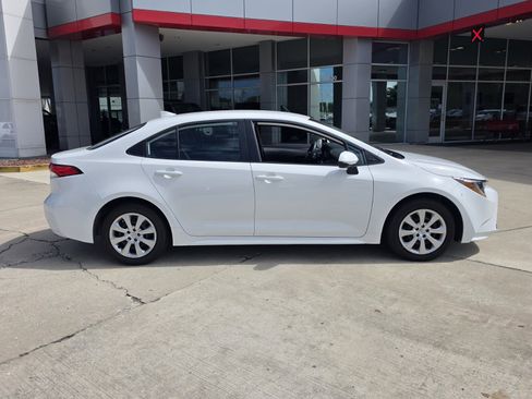 Certified 2025 Toyota Corolla LE image 6