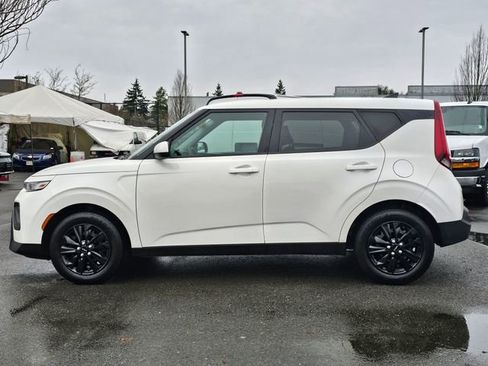 Used 2021 Kia Soul LX image 2