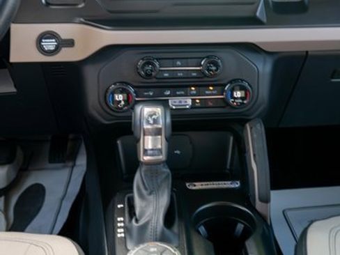 Used 2023 Ford Bronco Big Bend w/ Sasquatch Package image 14