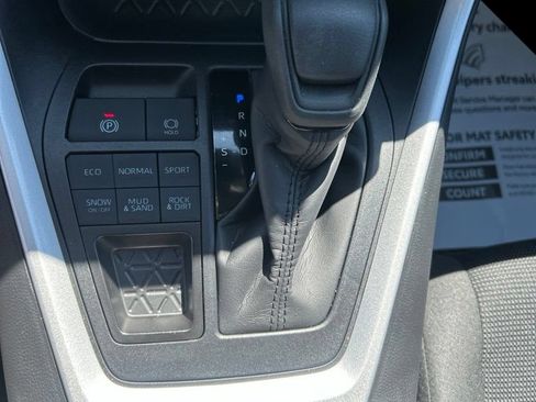 Used 2025 Toyota RAV4 LE AWD/4WD image 30