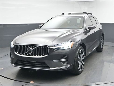 Used 2023 Volvo XC60 B5 Ultimate w/ Protection Package Premier image 3