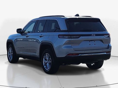 Used 2025 Jeep Grand Cherokee Laredo X w/ Trailer Tow Package image 7