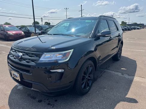 Used 2018 Ford Explorer XLT w/ Equipment Group 202A AWD/4WD image 1