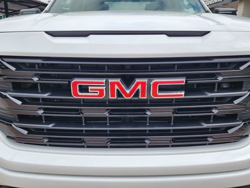 New 2026 GMC Sierra 1500 Elevation image 10