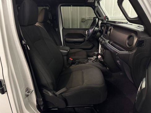 Used 2019 Jeep Wrangler Unlimited Sport S AWD/4WD image 14