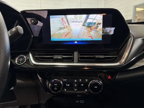 Used 2024 Chevrolet Trax RS w/ Sunroof Package FWD image 17