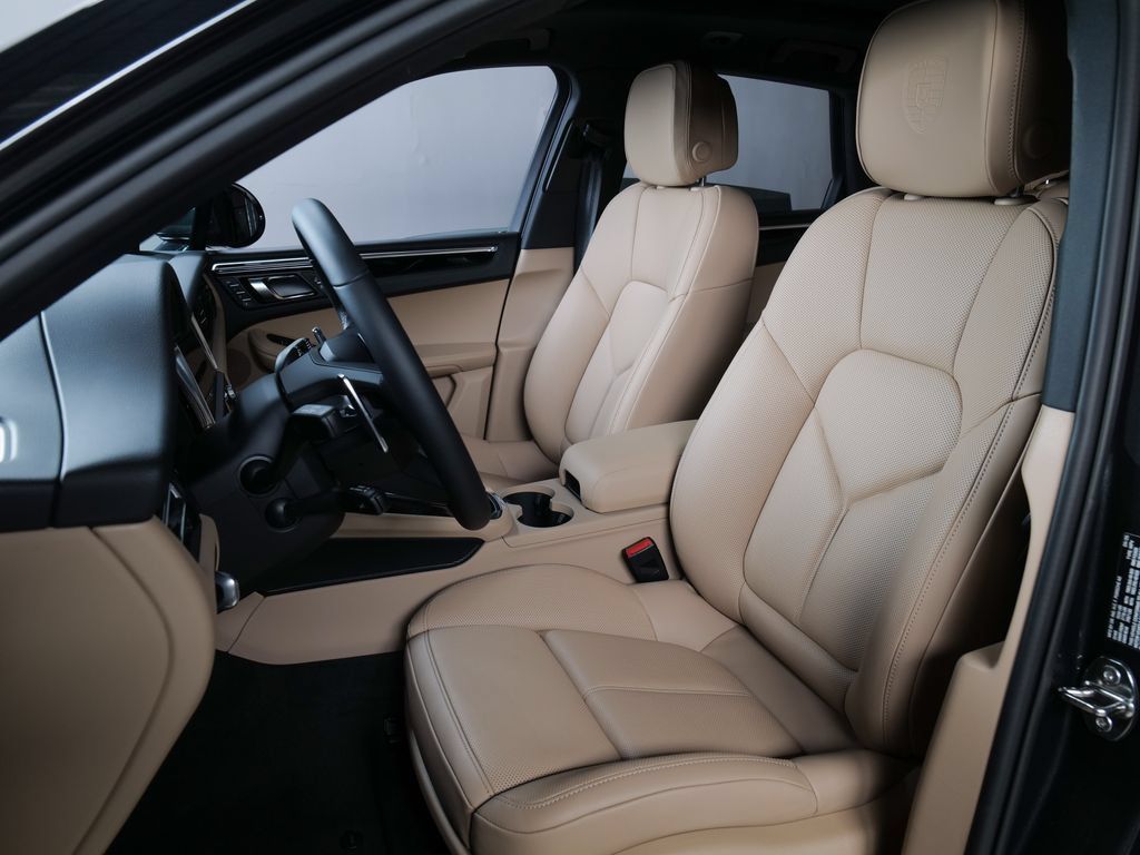 Certified 2026 Porsche Macan AWD/4WD image 20