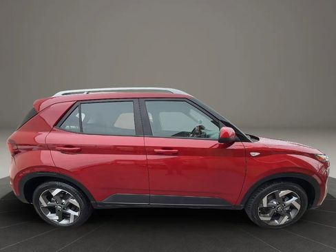 Used 2021 Hyundai Venue SEL image 4