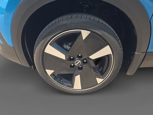Certified 2025 Nissan Kicks SR FWD image 10