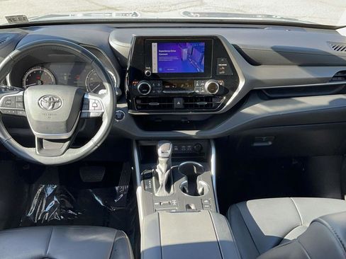 Used 2023 Toyota Highlander XLE image 12