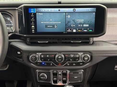 Used 2025 Jeep Wrangler Unlimited Sahara w/ Safety Group image 20