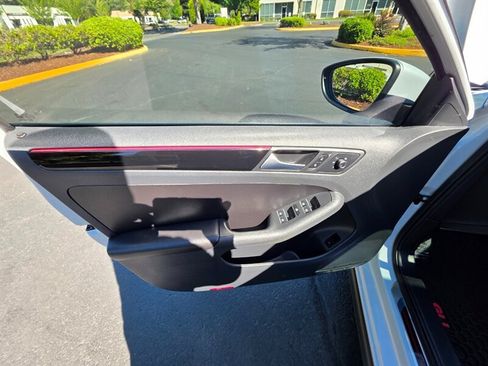Used 2017 Volkswagen Jetta GLI FWD image 37