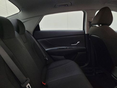 Used 2024 Hyundai Elantra SE FWD image 19