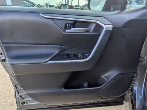 Used 2021 Toyota RAV4 XLE image 13